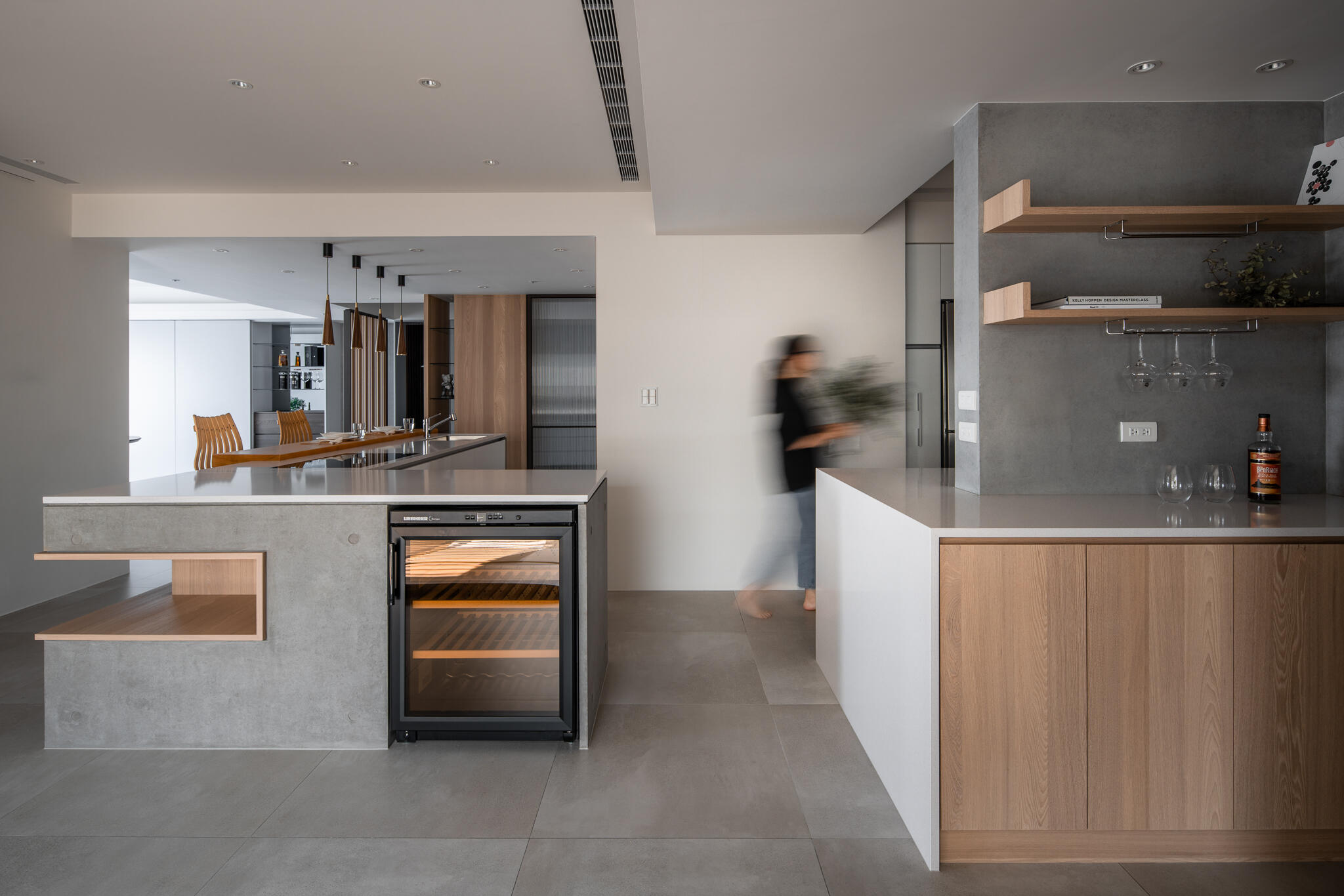 流畅的动线安排，可恣意穿梭于空间里，让彼此情感无限增温