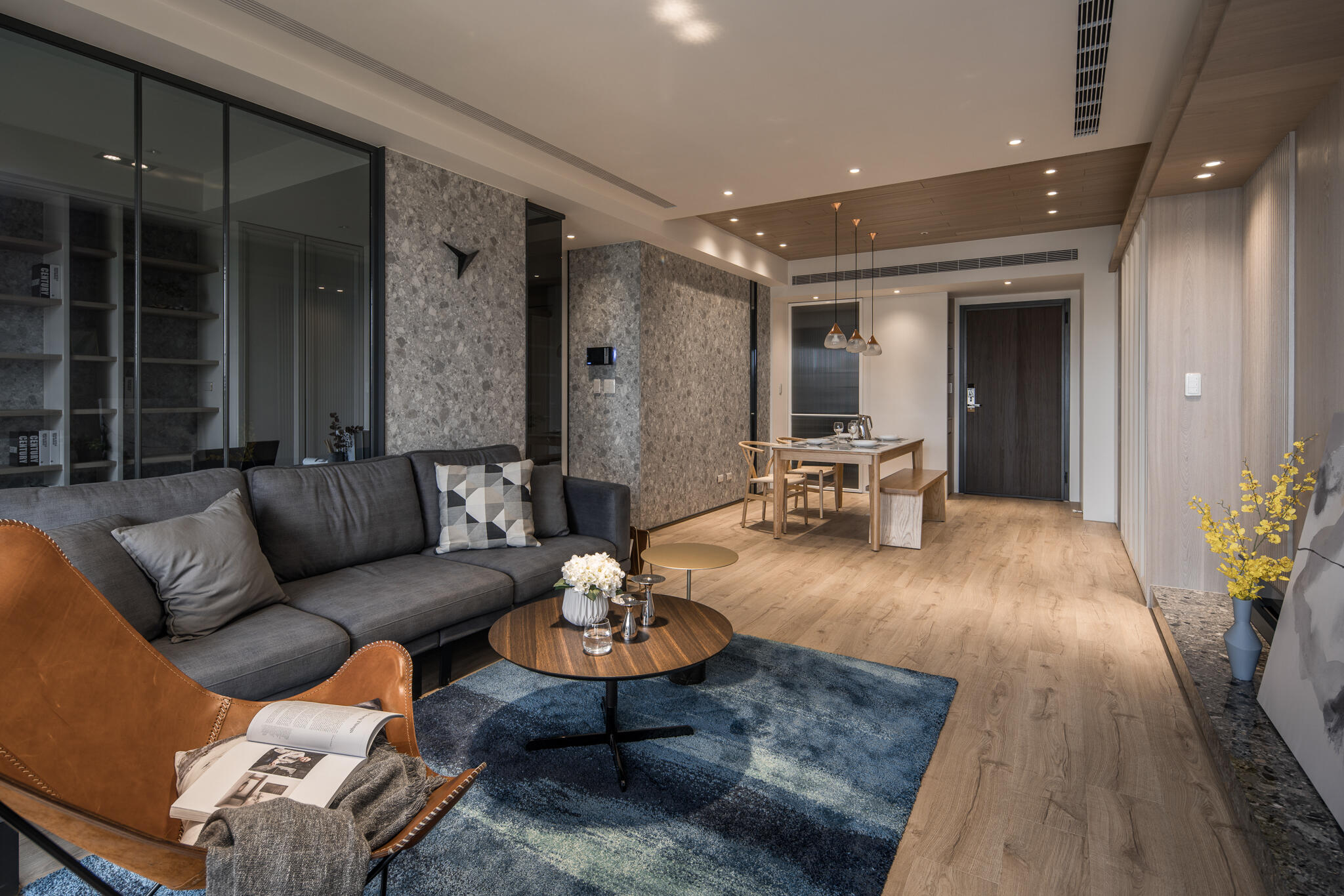 以丰富材质呈现多变表情的全龄舒适宅