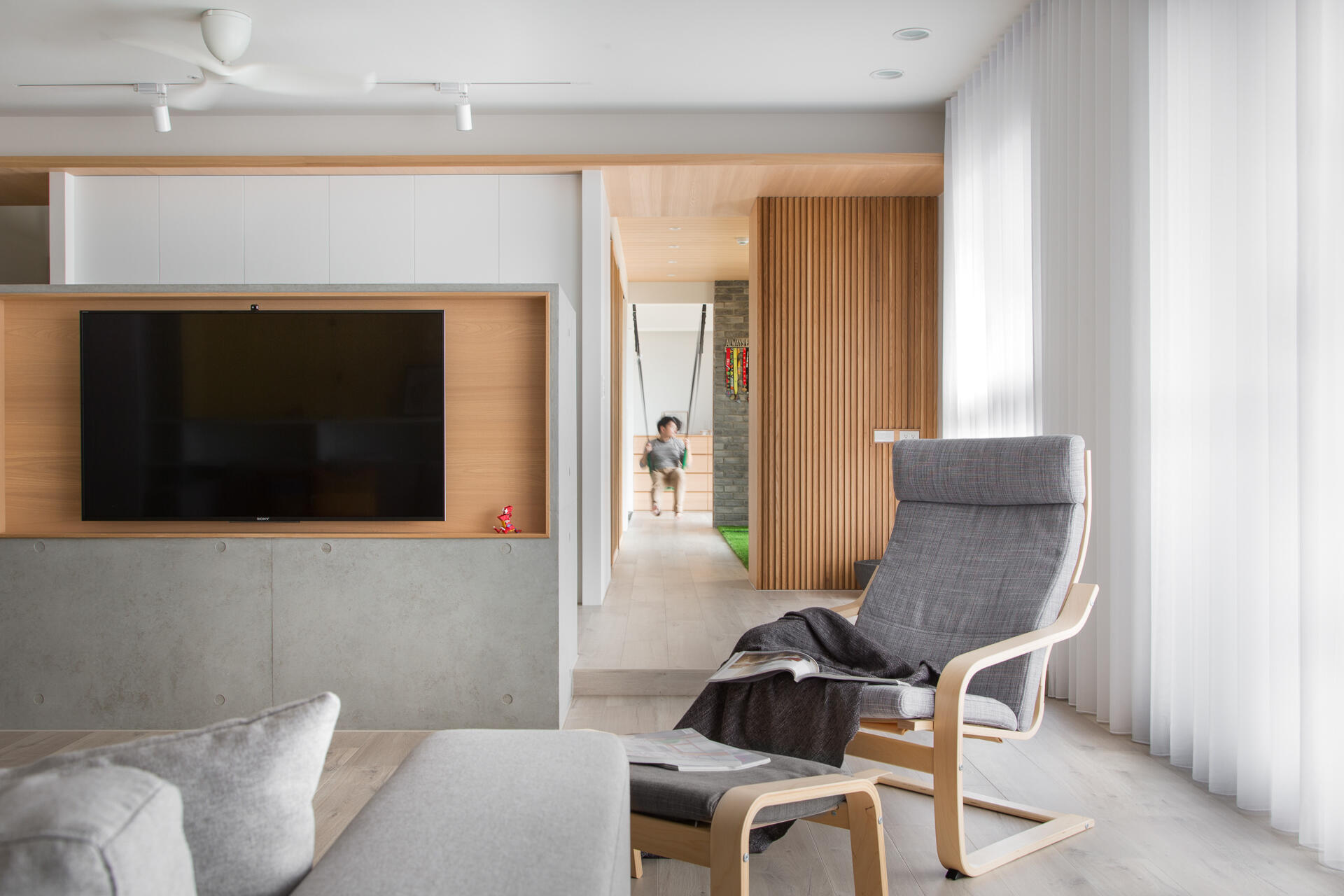 自然童趣．木质清水模荡秋千空间